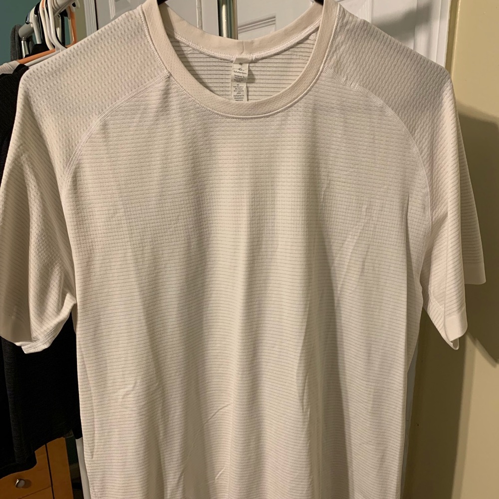 Metal Vent tech medium white short sleeve